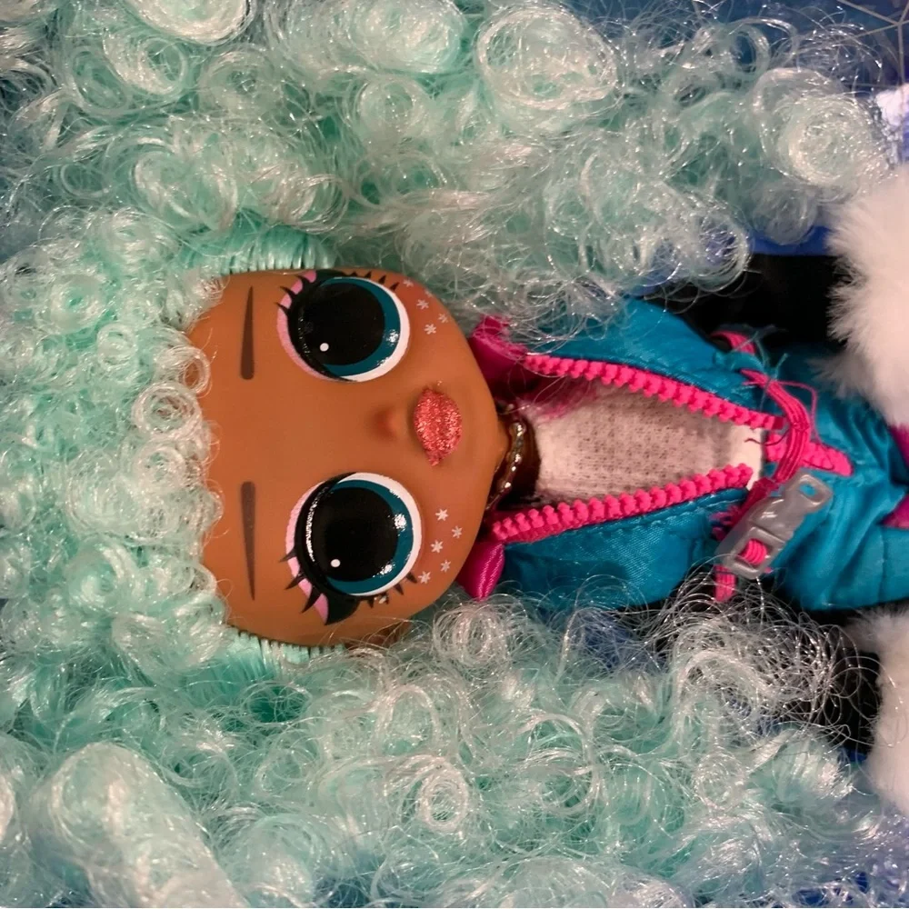 Winter Chill Icy Gurl And Brrr B.B Doll Girl LOL Surprise OMG Includes Items Pic